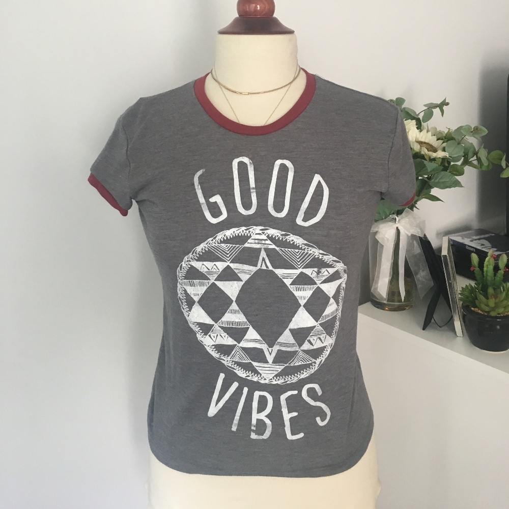 Graphic T-shirts - Picture 4 of 6